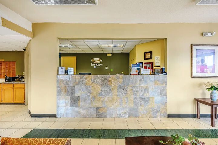 Econo Lodge Athens I-65