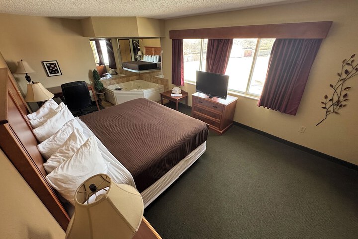 AmericInn by Wyndham McAlester