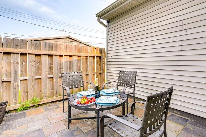 Grand Blanc Rental w / Gas Grill & Private Yard