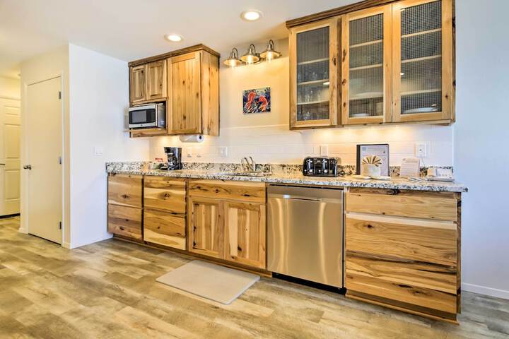 Beachfront Lincoln City Condo-patio & Pool Access!