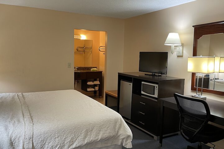 Room 9 of 10