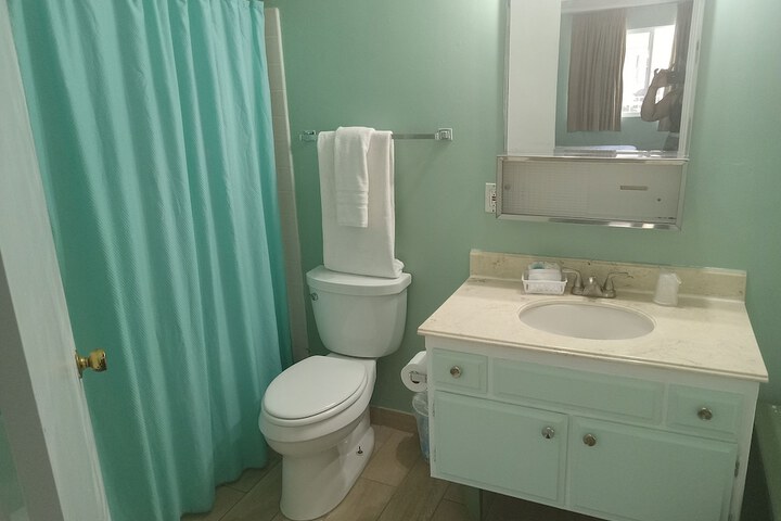 Room 27 of 38