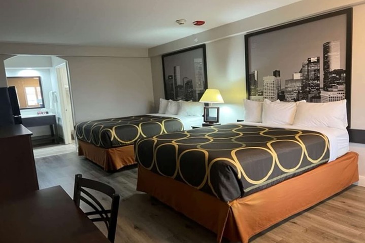 Room 27 of 43