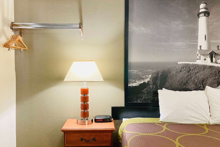 Room 11 of 24