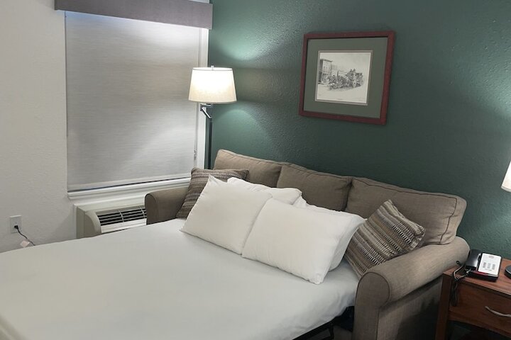 Room 29 of 61