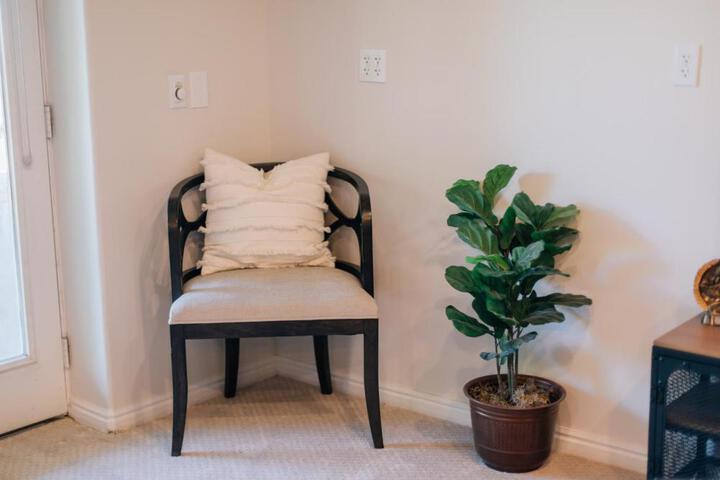 City View Retreat 2 BR 1 B