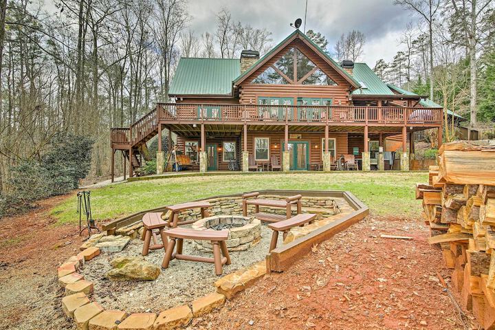 Lake Hartwell Lodge w / Dock Theater + Hot Tub!