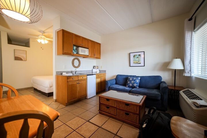 Room 25 of 28