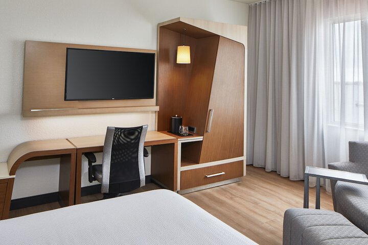 Room 27 of 88
