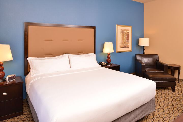 Holiday Inn Express & Suites Wichita Falls by IHG