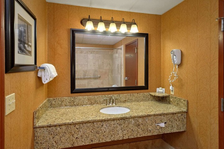 Room 18 of 32