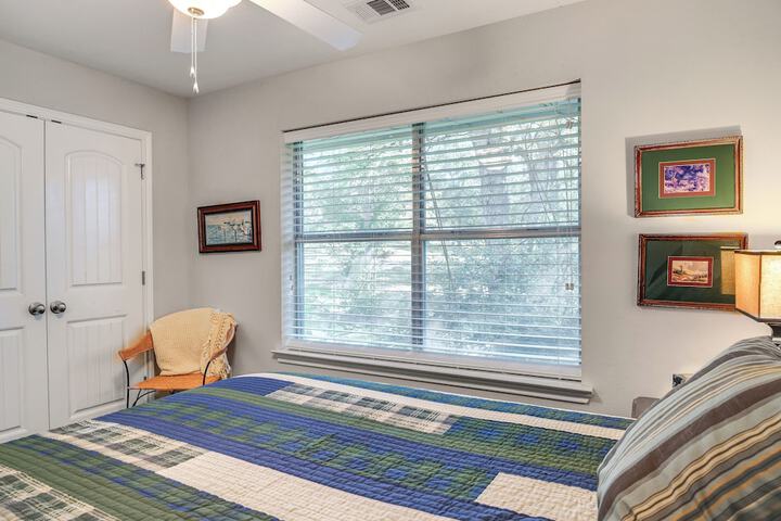 Franklin Home w / Water Views: Outdoor Dining Area!