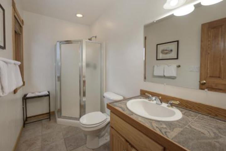 Mountain Peak 3.5 Bathrooms Home