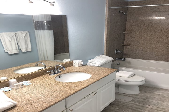 Beachgate CondoSuites and Oceanfront Resort