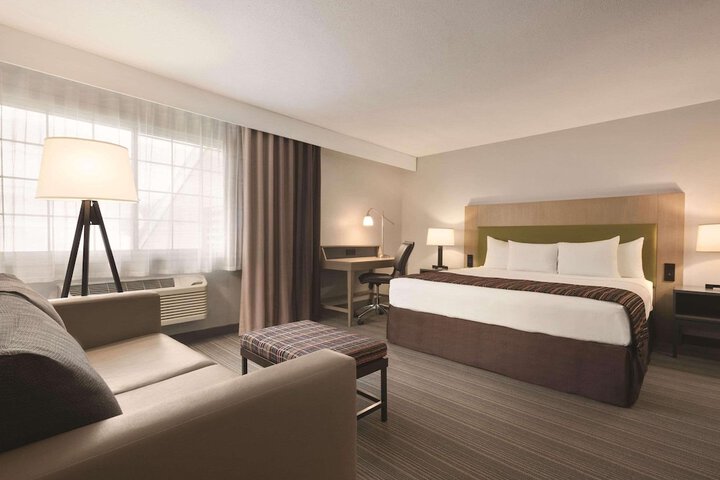 Room 4 of 10