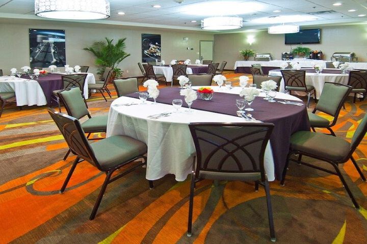 Ballroom/Hall 49 of 51