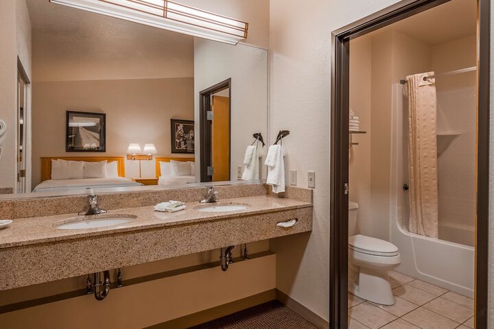 Best Western Golden Spike Inn & Suites