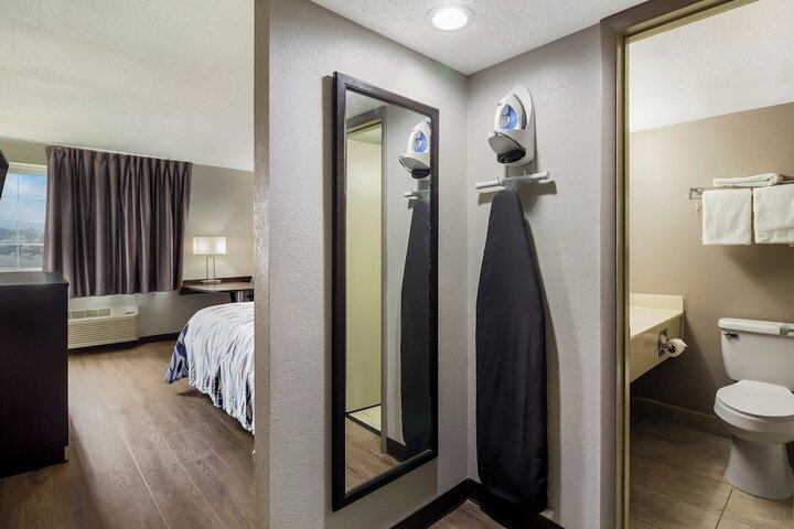 Room 27 of 34