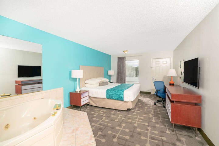Room 6 of 11