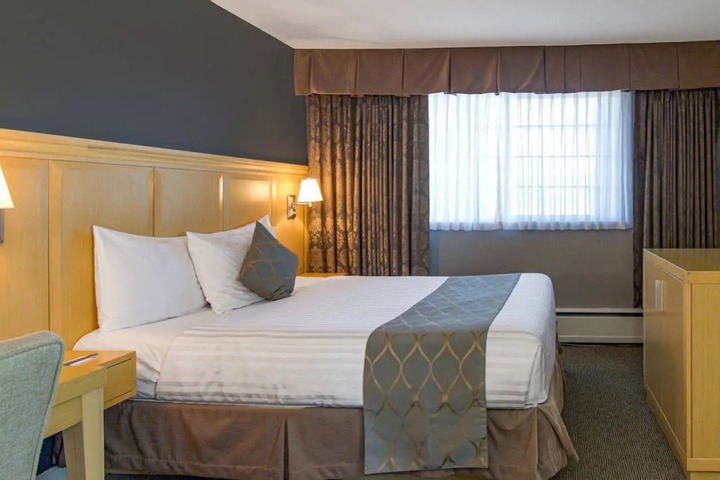 RED LION INN & SUITES ABBOTSFORD