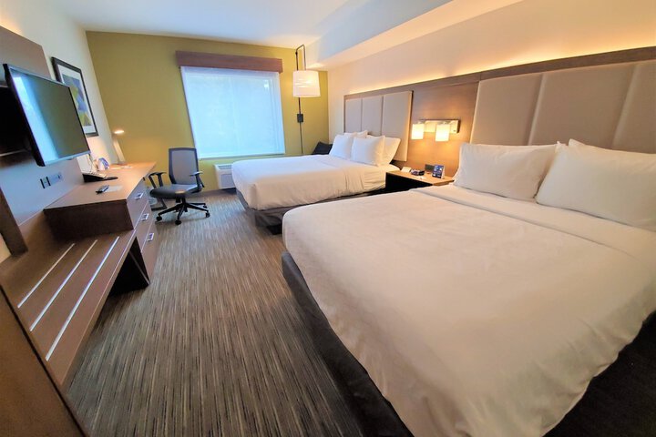 Holiday Inn Express & Suites Seattle North - Lynnwood by IHG