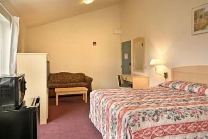 Room 9 of 17