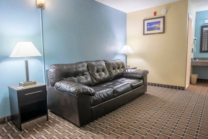 Room 9 of 36