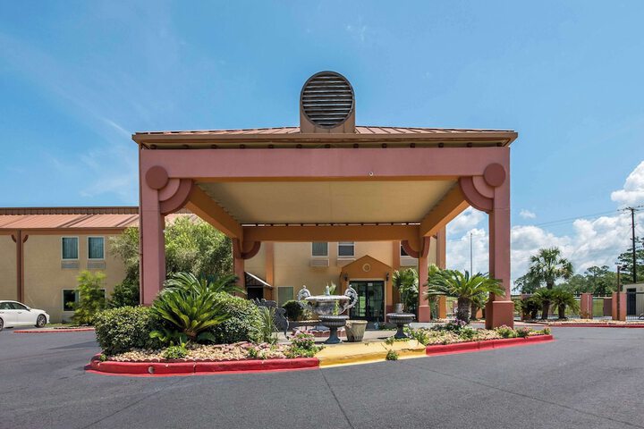 Hotel 2 of 30
