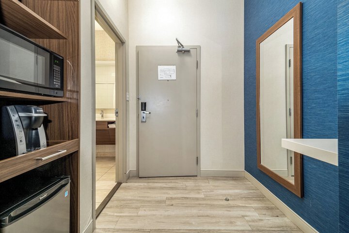 Room 208 of 348