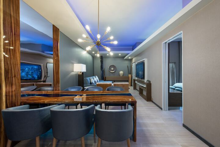 Shade Hotel