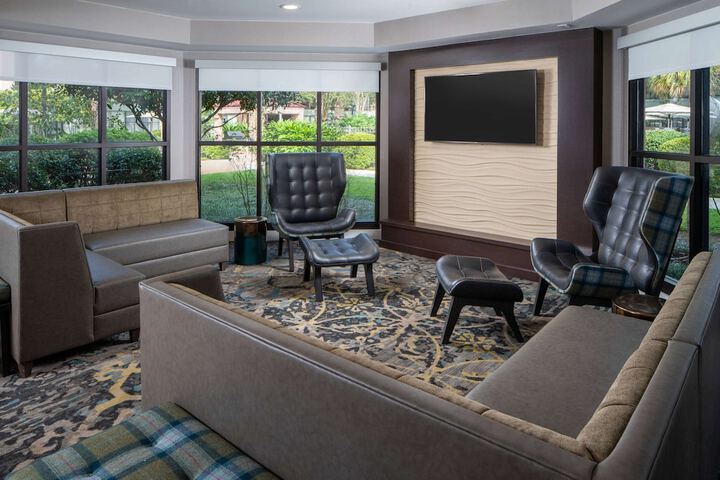 Lounge 38 of 45