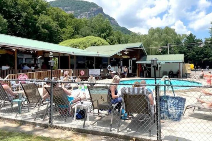 Geneva Hotel & Tiki Bar