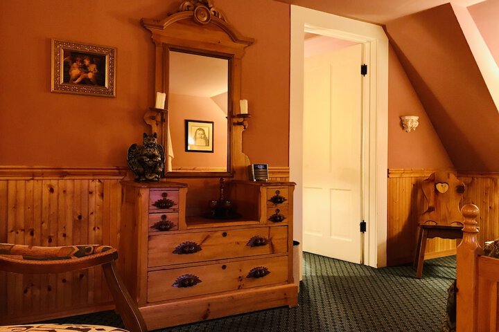 Room 19 of 79