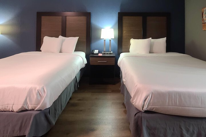 Travelers Inn & Suites Forest City