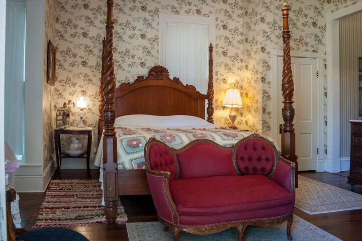 Room 10 of 13