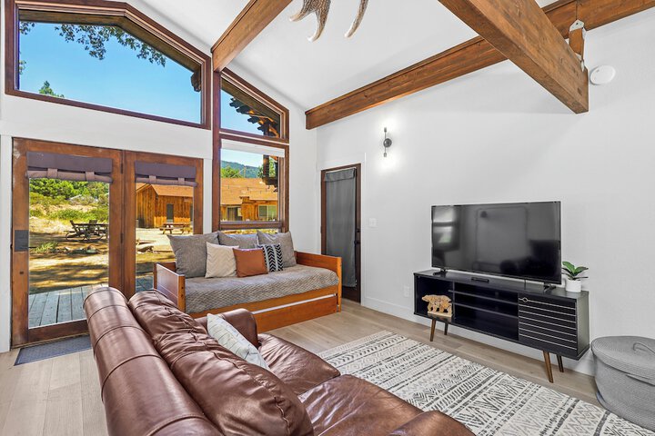 Basecamp Lodge