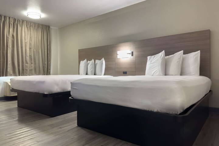 Room 7 of 12