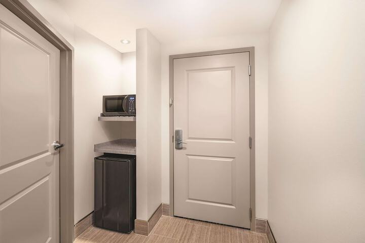 La Quinta Inn & Suites by Wyndham Cleveland near Lee Univ