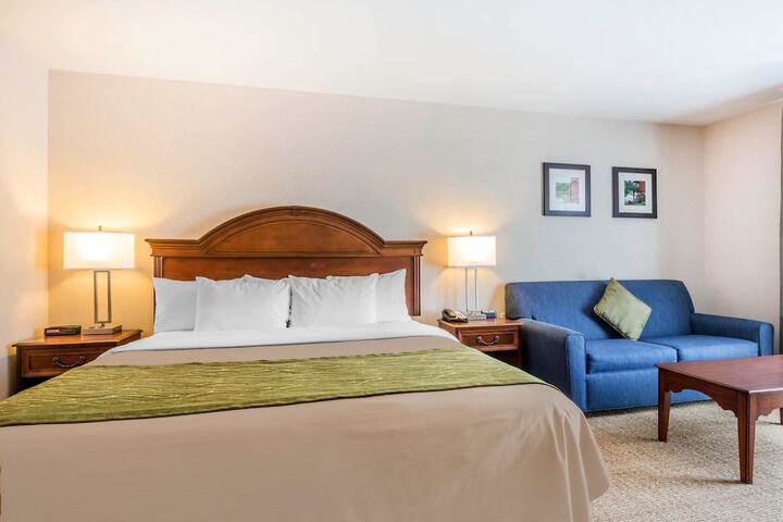 Comfort Inn & Suites South Burlington near University