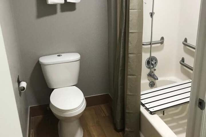Room 34 of 43