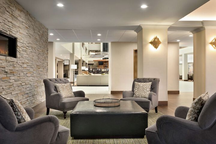Embassy Suites by Hilton Milwaukee Brookfield