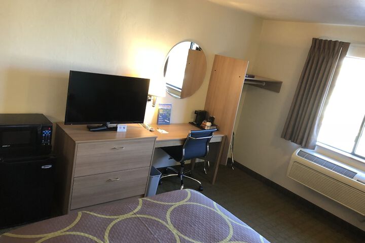 Room 17 of 42