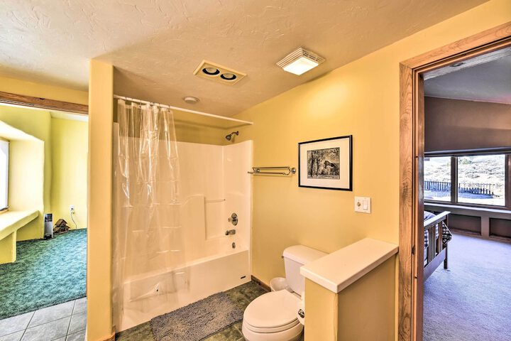 Luxe Twin Lakes House w / Mountain & Lake Views!