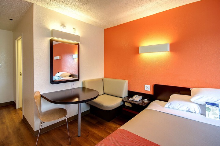 Room 27 of 38