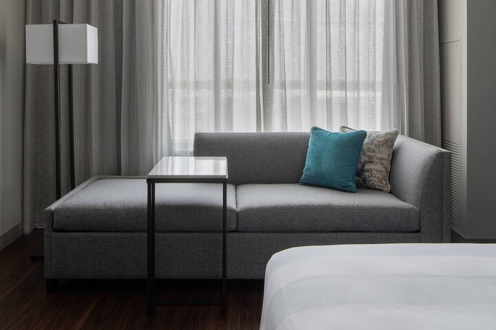 Lounge 68 of 86