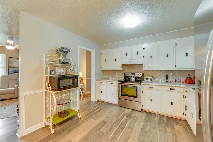 Charming Jonesville Home w / Grill - Near Wineries!