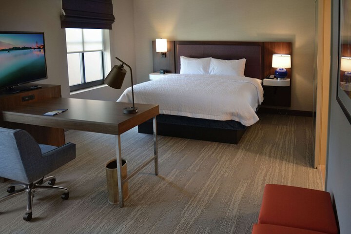Hampton Inn & Suites Philadelphia / Media