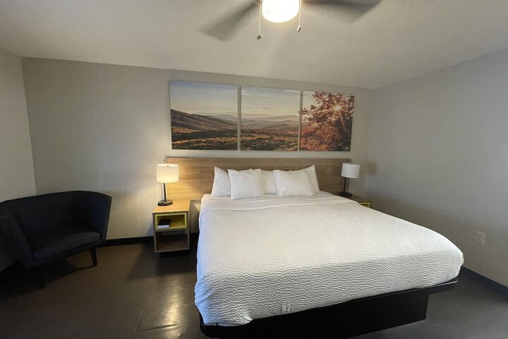 Room 51 of 62