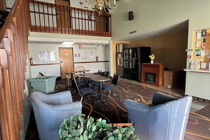 Deluxe Inn