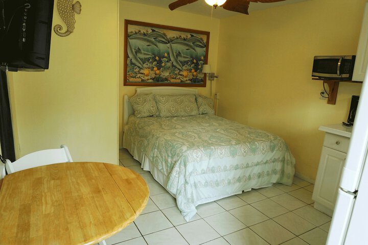 Room 32 of 69